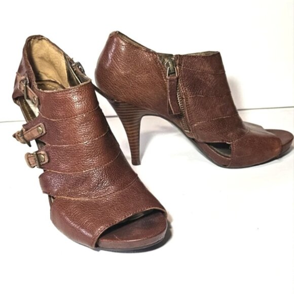 Shoes - FREE  ADD ON TO BUNDLE Nine West Leather HiLife Heeled
